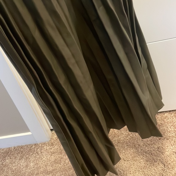 Brand new faux leather skirt in olive - Picture 3 of 5